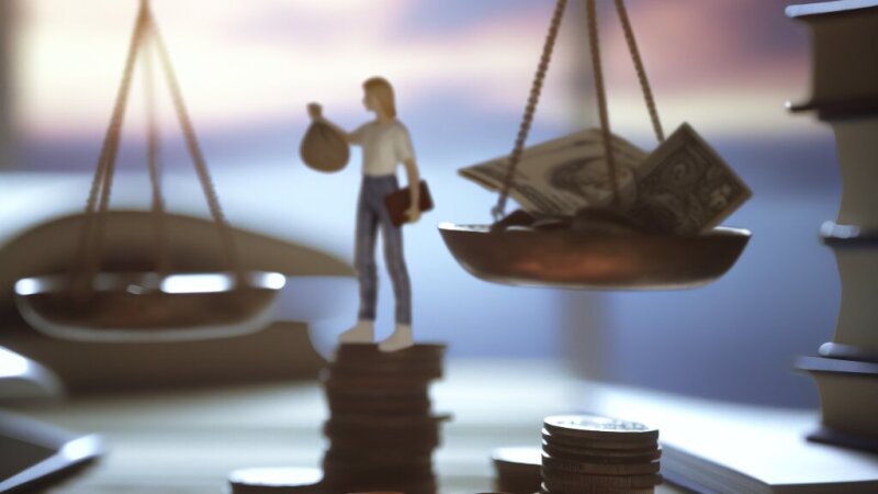 Minimālās algas paaugstināšanas sekas Latvijā: vispusīga analīze